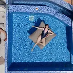 מלון דירות The 